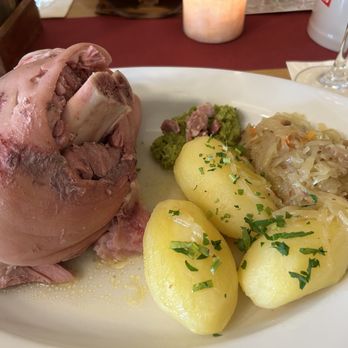 Nante Eck - pork knuckle, pea mash, sauerkraut, potatoes - German Near Me - Berlin, BE