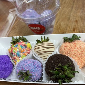 Dipped by Dee - Beautiful on the outside with rotten strawberries on the inside. - Desserts Near Me - Aiea, Hawaii