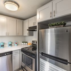 The Lakes Apartments - Community Kitchen
