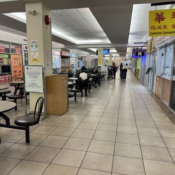 Empire Centre - Empty food court~ - Shopping Centers Near Me - Richmond, British Columbia