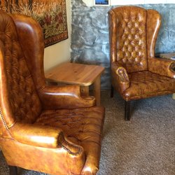 I have these chairs I'm willing to sell