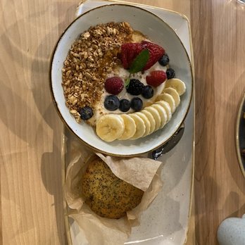 Bread & Roses - The Acai Bowl - Breakfast & Brunch Near Me - Shelby Township, Michigan