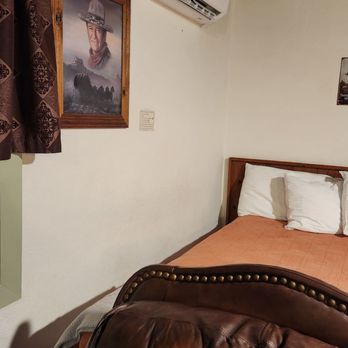 SageBrush Inn - John Wayne Room - Hotels Near Me - Tombstone, Arizona