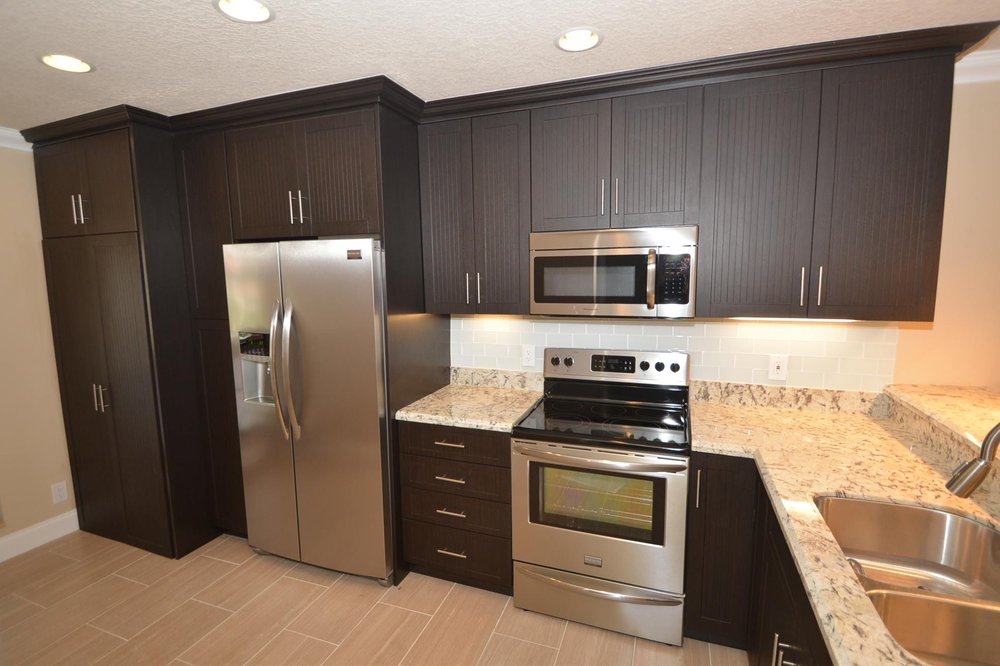 Slide of Leo Roofing & Construction