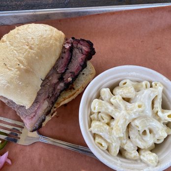 BBQ 152 - Brisket sandwich with 1 side: Mac n cheese - Barbeque Near Me - Gilroy, California