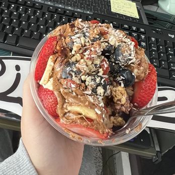 Berry Bar - Signature berry bowl - Acai Bowls Near Me - Johns Creek, Georgia