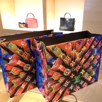 Louis Vuitton - 2019 new packaging. White bow for the boxes LV purses come in this year. - Accessories Near Me - Newport Beach, California Louis Vuitton - 2019 new packaging. White bow for the boxes LV purses come in this year. - Accessories Near Me - Newport Beach, California