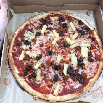 Blaze Pizza - Look at that vegan pizza!!!! :) pineapple belongs on pizza - Salad Near Me - Des Moines, Iowa