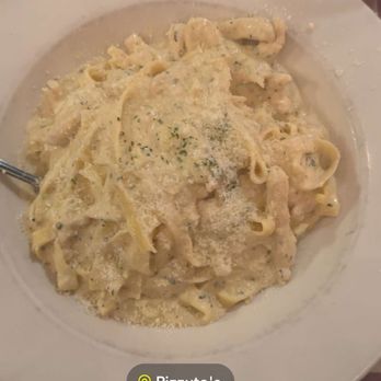 Pizzuto's Italian Cafe - Fettuccine Alfredo with grilled chicken - Italian Near Me - Seattle, Washington Pizzuto's Italian Cafe - Fettuccine Alfredo with grilled chicken - Italian Near Me - Seattle, Washington