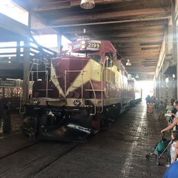 Train arriving at the Fort Worth stockyard. Train arriving at the Fort Worth stockyard.