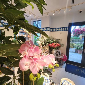 Main Street by The Breakers - Cafes Near Me - Palm Beach, Florida