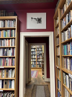 Black Swan Books by null