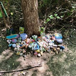 Keller Rock Art Trail - More rocks along the trail paying tribute to loved ones