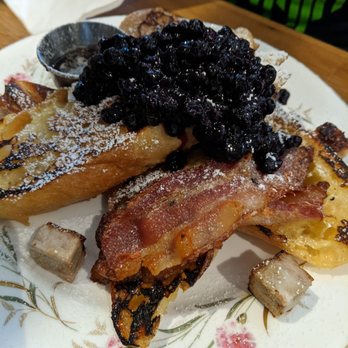 Bodega Henriette - Bars Near Me - Toronto, Ontario