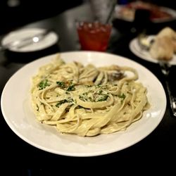Silvio's - Fettuccine Alfredo With Red Pepper flakes and diavolo sauce on the side