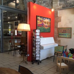 Viens attendre à Nîmes