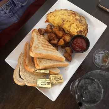 Portside Tavern - Seafood Near Me - Bristol, Rhode Island