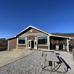 The Cottage Vineyard & Winery - Second tasting room had the restrooms.