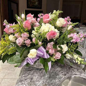 Lily's flowers - Gorgeous arrangement - Chocolatiers & Shops Near Me - Santa Clarita, California