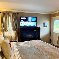 Grafton Lodge - Room 5, King bed, Not pet friendly, second floor