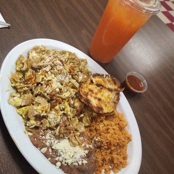 El Paisano - Chilaquiles y pollo plate - Mexican Near Me - Redwood City, California
