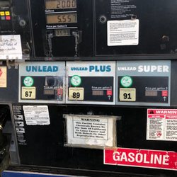 5th & L Gas Mart - Horrible run down pumps, some of which don't even work and they only accept credit? Fishy.