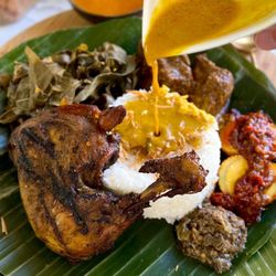 Nasi bungkus padang