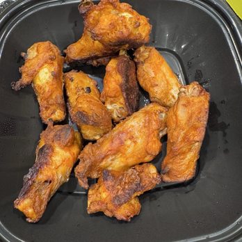 Hungry Howie's Pizza - Original Howie Wings® - Pizza Near Me - Albion, Michigan Hungry Howie's Pizza - Original Howie Wings® - Pizza Near Me - Albion, Michigan