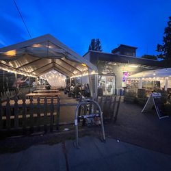 Chuck's Hop Shop - Outdoor seating