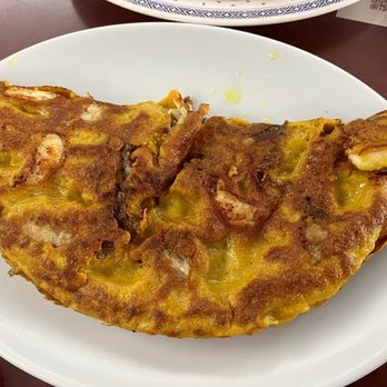 Mai Lan Fine Vietnamese Cuisine - Bahn xeo (before) - Vietnamese Near Me - Honolulu, Hawaii