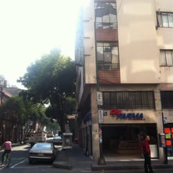 City Farma - Farmacia en la calle de Milán esquina con General Prim