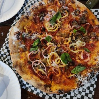 Common Oven Pizza - Red pie with pepperoni, mushrooms, banana peppers, and pickled shallots - Pizza Near Me - New Kensington, Pennsylvania Common Oven Pizza - Red pie with pepperoni, mushrooms, banana peppers, and pickled shallots - Pizza Near Me - New Kensington, Pennsylvania