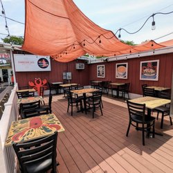 Shinnecock Lobster Factory - Outdoor dining area