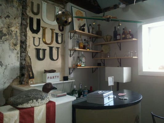 Photo of Union Street Guest House - Hudson, NY, US. Lounge located upstairs from check in lobby. The "U" bar