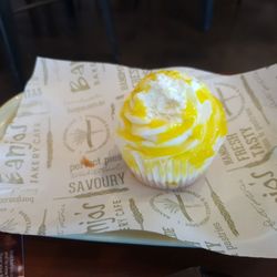 Banjo's - Lemon Housecake.