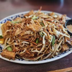 Pad Thai House - Pad Thai with tofu lunch