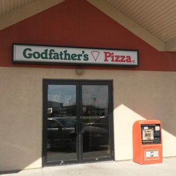 Godfather's Pizza - the entrance to the restaurant - Pizza Near Me - Huron, South Dakota
