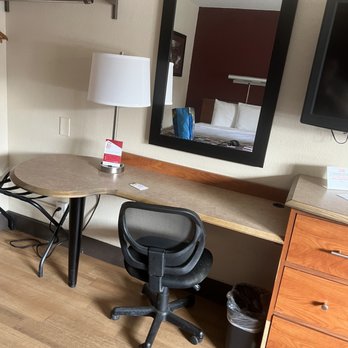 Red Roof Inn - Clean workspace area and partial wood floor - Hotels Near Me - San Dimas, California Red Roof Inn - Clean workspace area and partial wood floor - Hotels Near Me - San Dimas, California