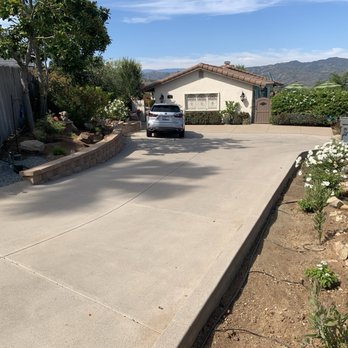 Gold Star Concrete - Retaining wall flanking the left edge of the parking area. - Masonry/Concrete Near Me Gold Star Concrete - Retaining wall flanking the left edge of the parking area. - Masonry/Concrete Near Me