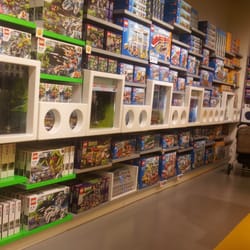 Lego Store - Wall of lego