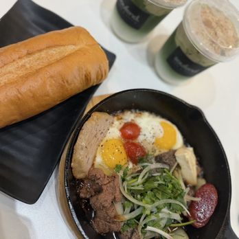 Soufend Cafe & Eatery - Bánh Mì Chảo / Beef in a Skillet - Cafes Near Me - Seattle, Washington