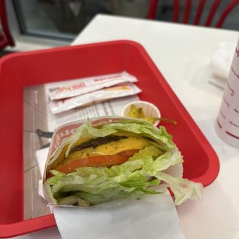 In-N-Out Burger - Fast Food Near Me - Mountain View, California
