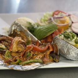 El Calentano Mariscos - Salmón zarandeado w/ baked potato