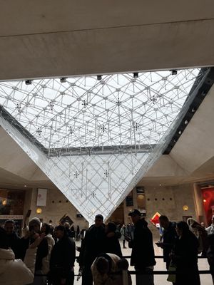 Carrousel du Louvre by null