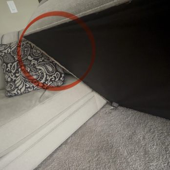 Pack Men Moving - Missing couch leg. They dropped the couch off of the truck. - Movers Near Me - Southfield, Michigan