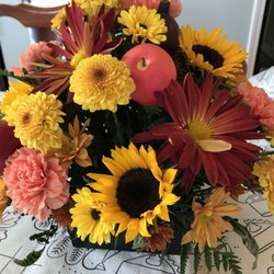 Daniels Den Of Flowers