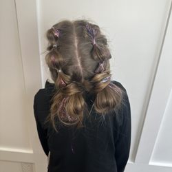Salon & Spa De Crist - The back of my niece's special hair design.