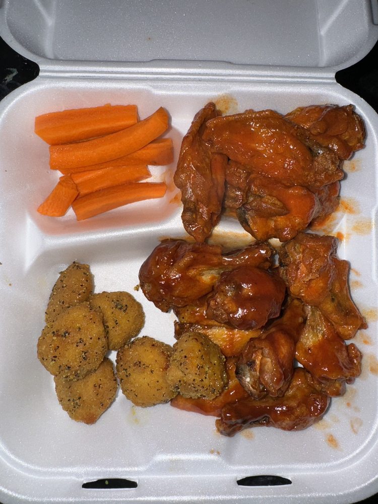 Super Hot Wings Logo