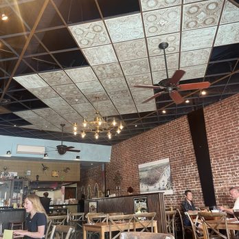 Angeline's Louisiana Kitchen - View from inside seating near window. Love the decor! - Cajun/Creole Near Me - Berkeley, California
