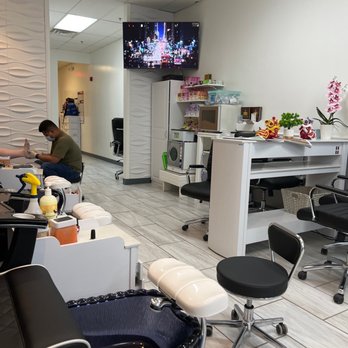Lindsey Nails And Spa - Taking care of a walk in. Not an appointment. - Nail Salons Near Me - Buffalo, New York Lindsey Nails And Spa - Taking care of a walk in. Not an appointment. - Nail Salons Near Me - Buffalo, New York
